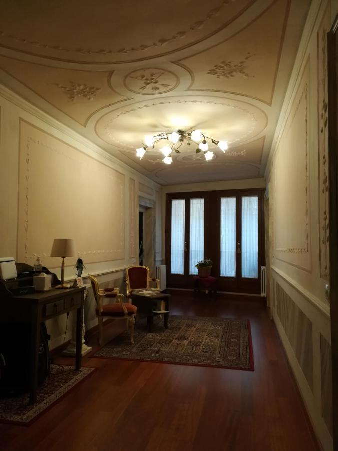 Hidden Gem In Венеция Экстерьер фото